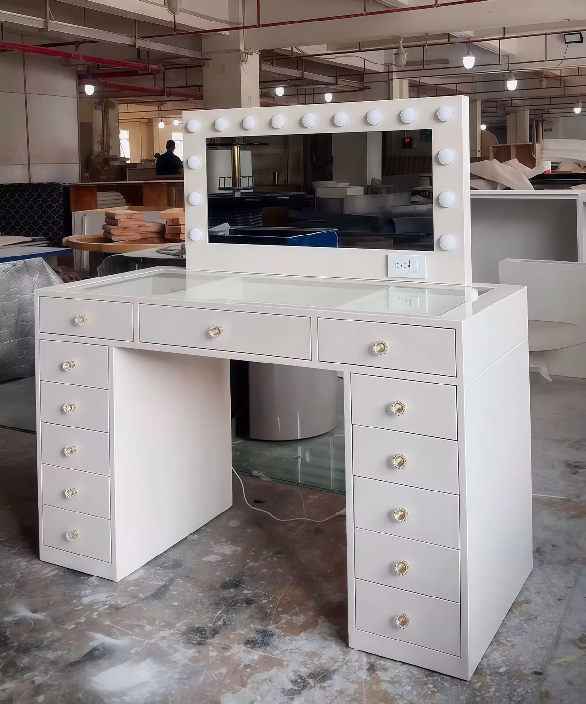Villa Bedroom Luxurious Designer Solid Wood With Light Dressing Table