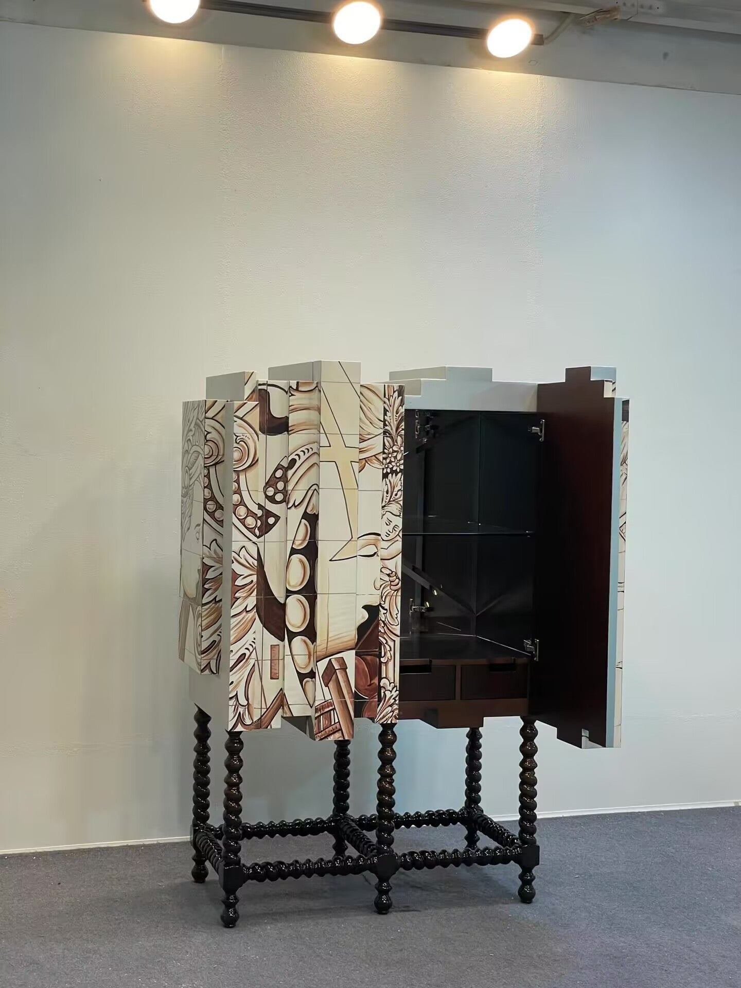D. HERITAGE Luxury and high-end irregular creative hand-painted cabinet