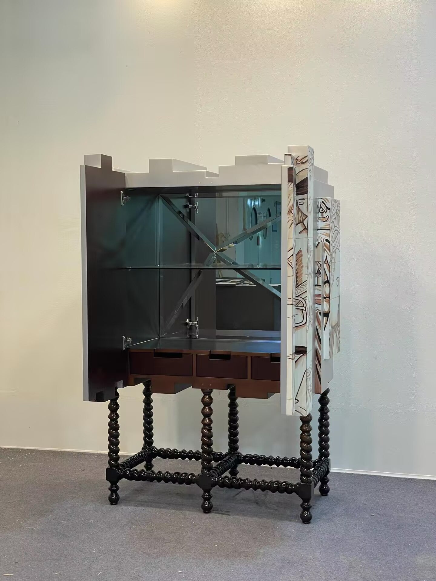 D. HERITAGE Luxury and high-end irregular creative hand-painted cabinet