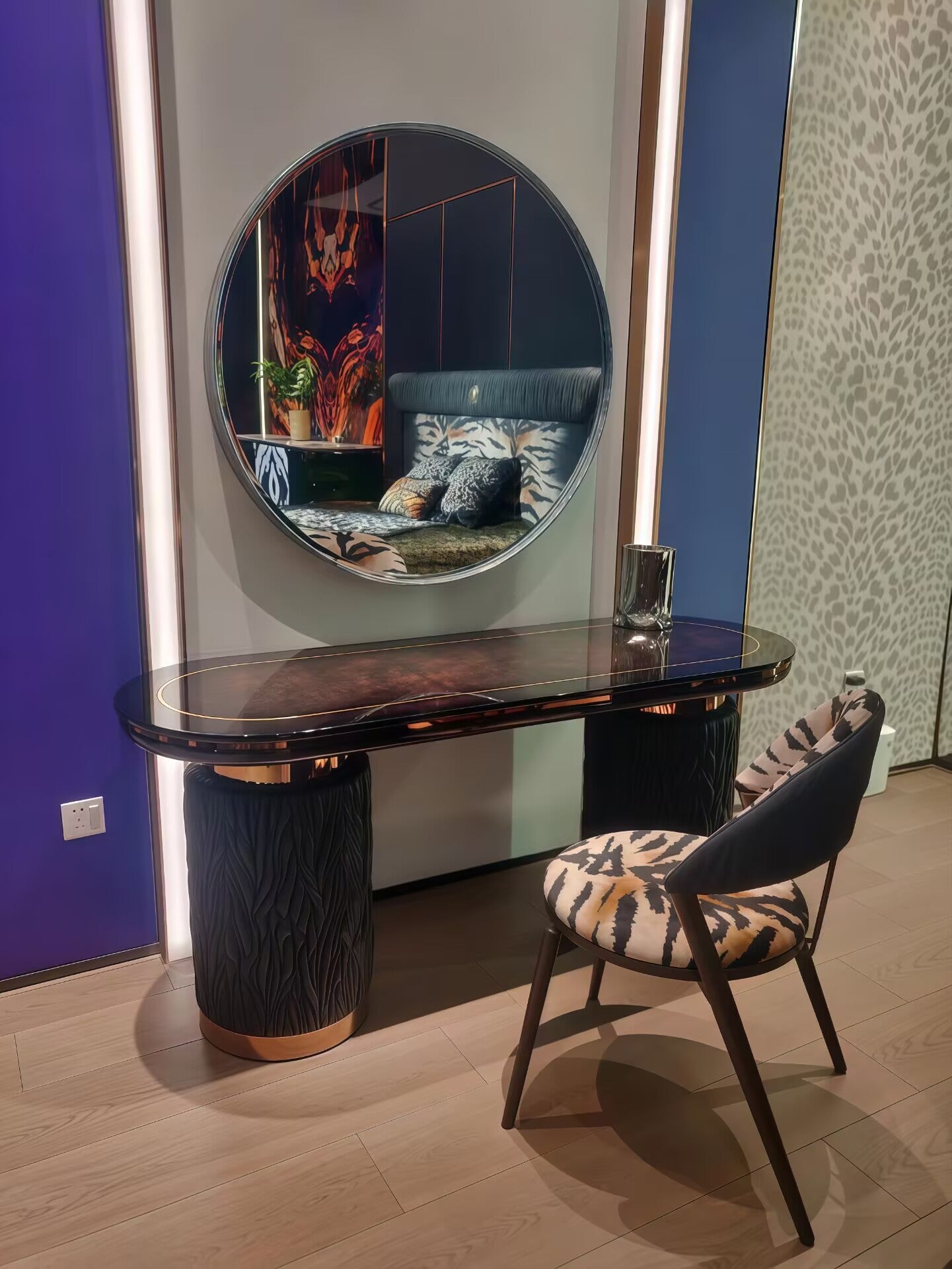 Italian Designer High-End Bedroom Solid Wood Leather Dressing Table