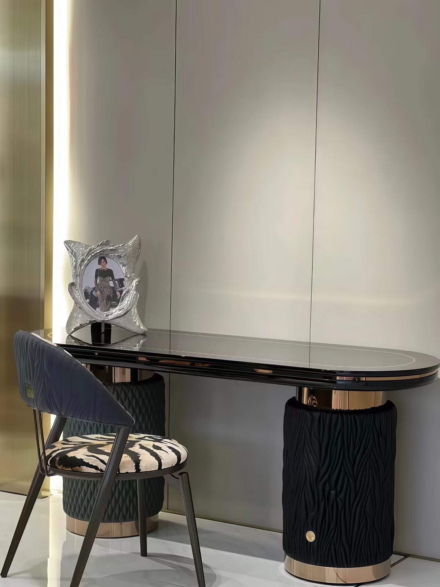 Italian Designer High-End Bedroom Solid Wood Leather Dressing Table