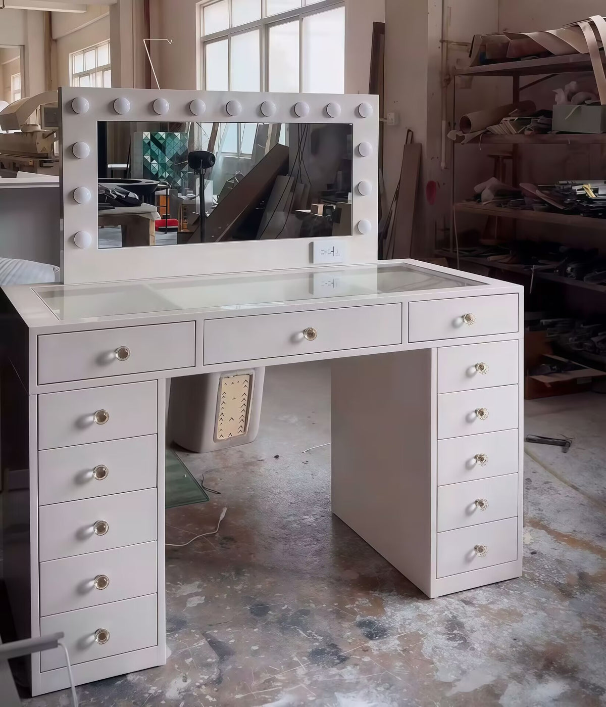 Villa Bedroom Luxurious Designer Solid Wood With Light Dressing Table
