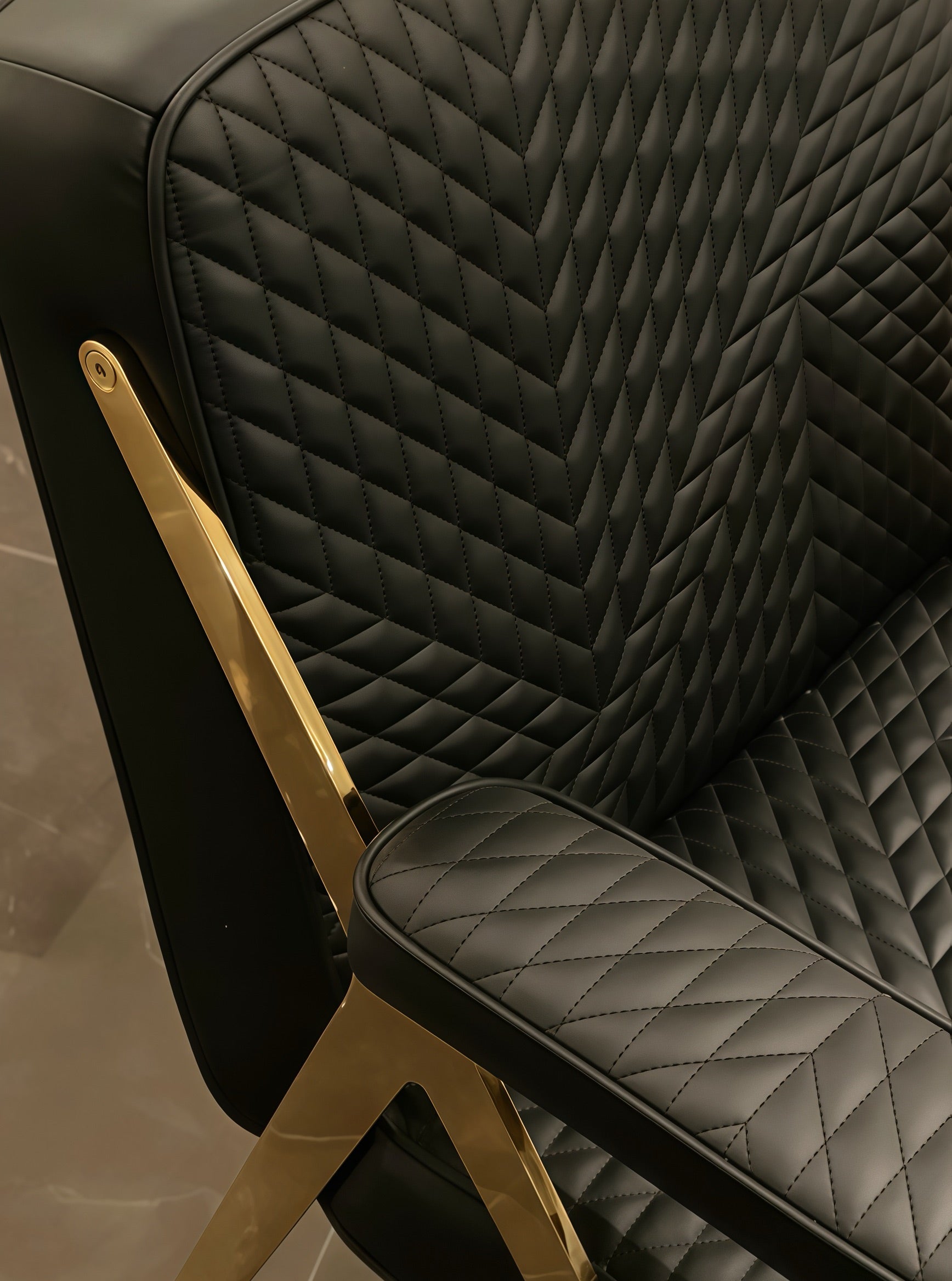 FIJI Unique leather chair with armrests