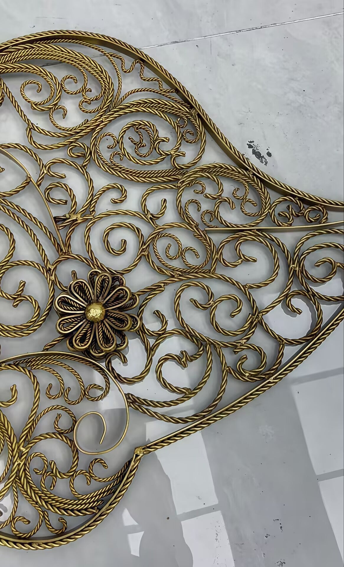 FILIGREE  High-end art wall-mounted pure copper decorative mirror