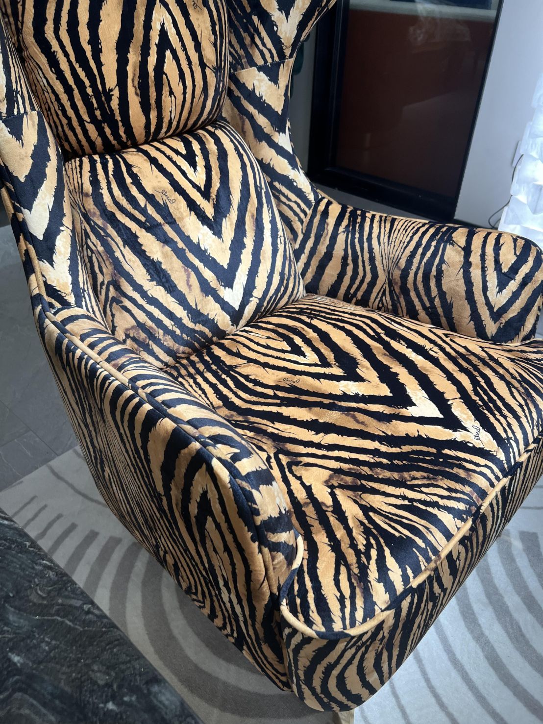 Guam Modern Creativity Stainless Steel Living Room Fabric Sofa Chair