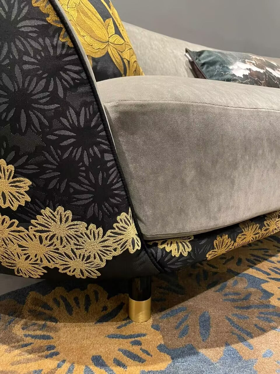 Hyago Living Room Creativity Solid Wood Fabric Embroidery Sofa