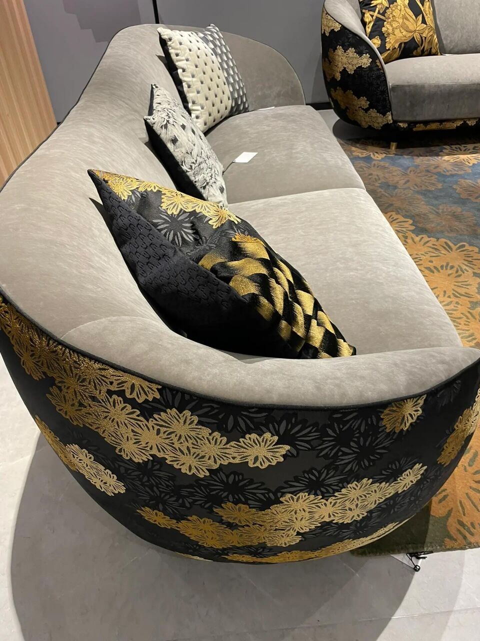 Hyago Living Room Creativity Solid Wood Fabric Embroidery Sofa