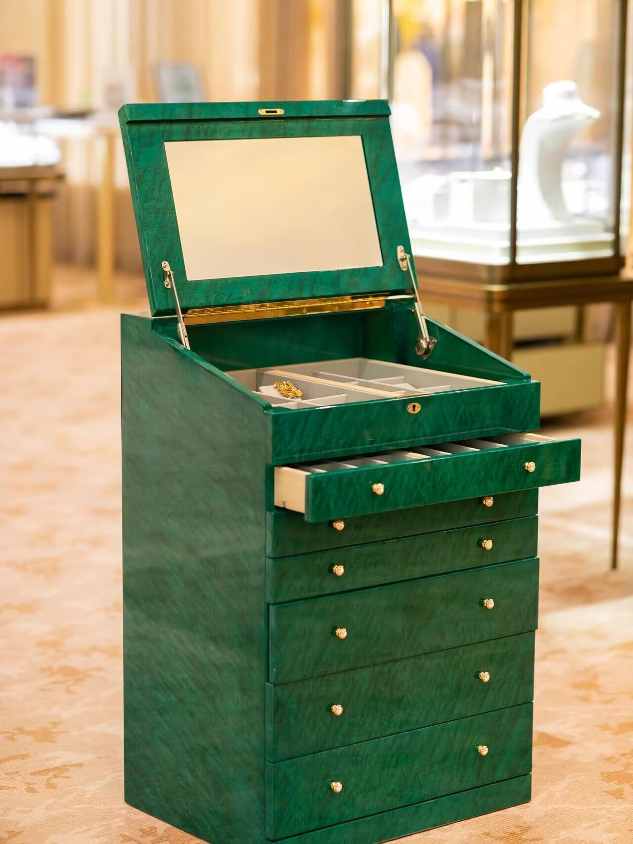Luxurious Villa Bedroom Solid Wood Floor-Standing Jewelry Cabinet