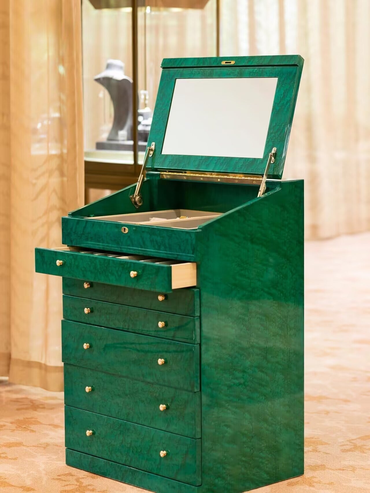 Luxurious Villa Bedroom Solid Wood Floor-Standing Jewelry Cabinet