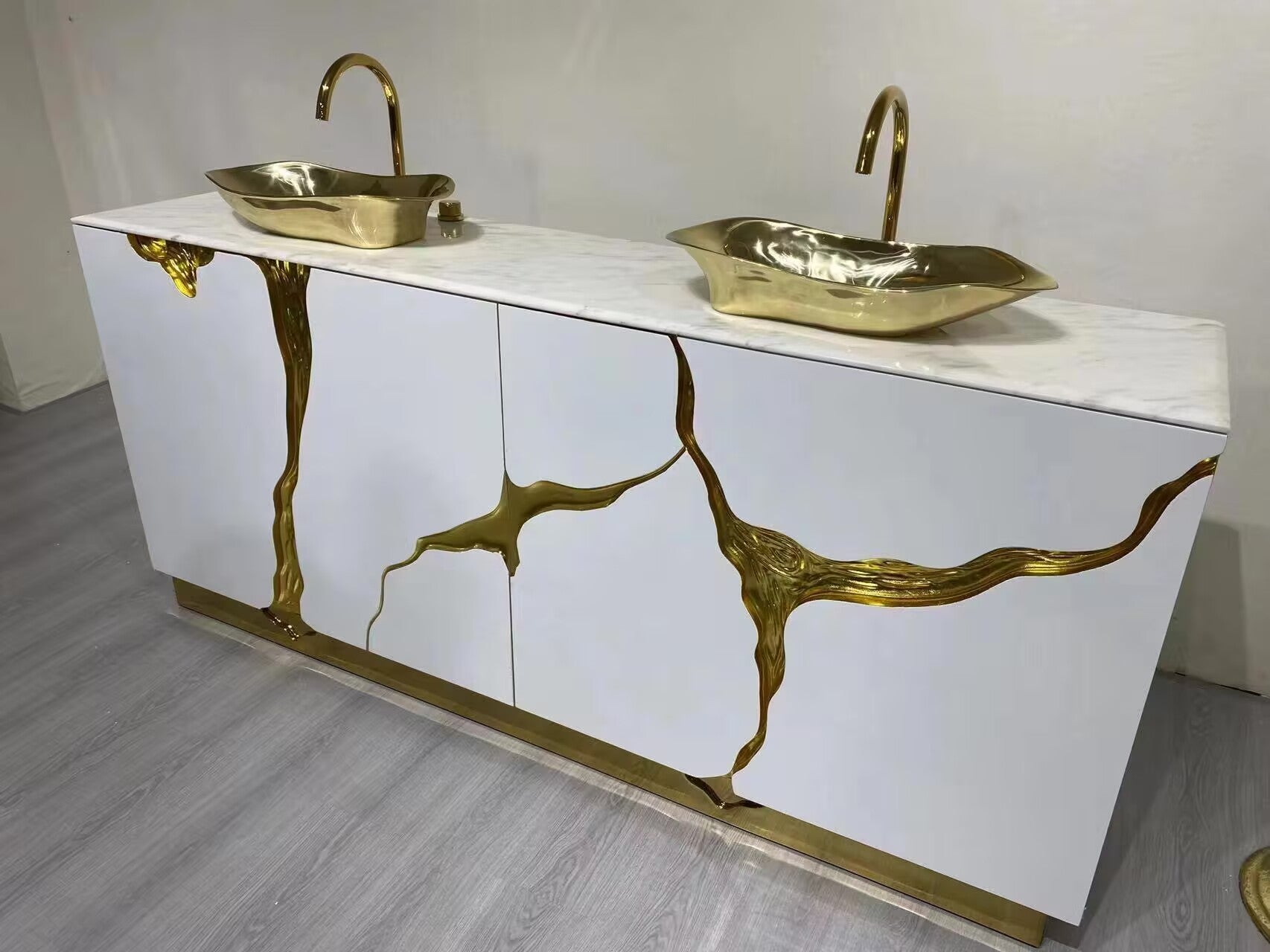 حوض غسيل معدني فاخر من LAPIAZ بتصميم إيطالي خفيف الوزن 