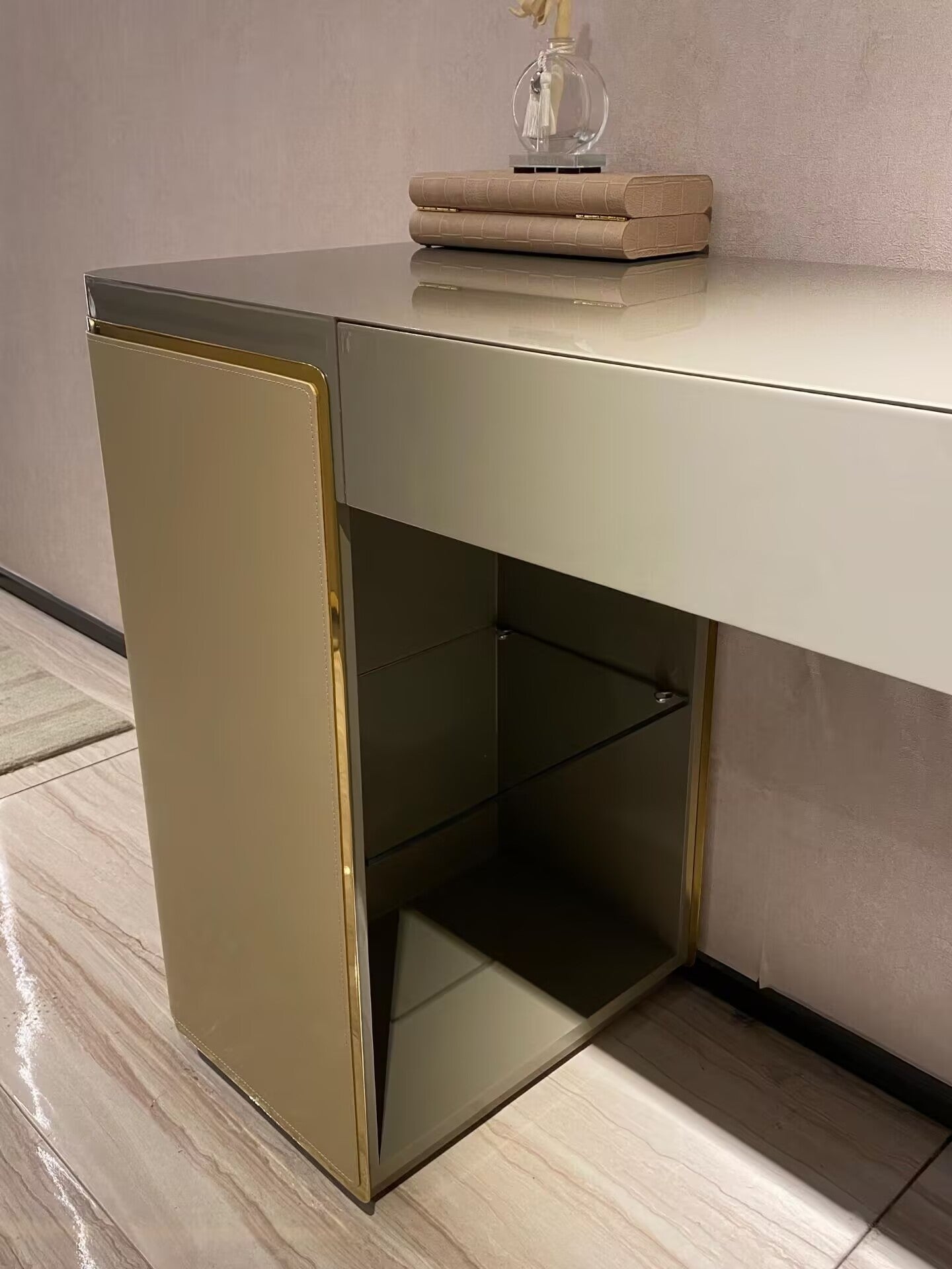 Lcon Lady Art Stainless Steel Minimalism Solid Wood Dressing Table