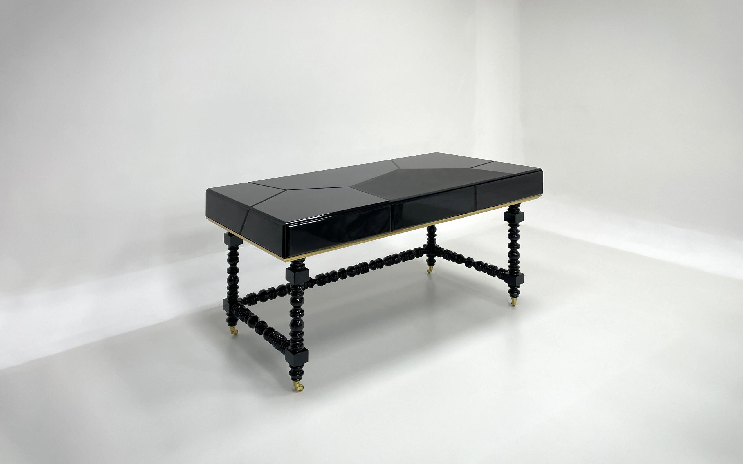 Manu Writing Luxurious Solid Wood Engraving Black Office Desk
