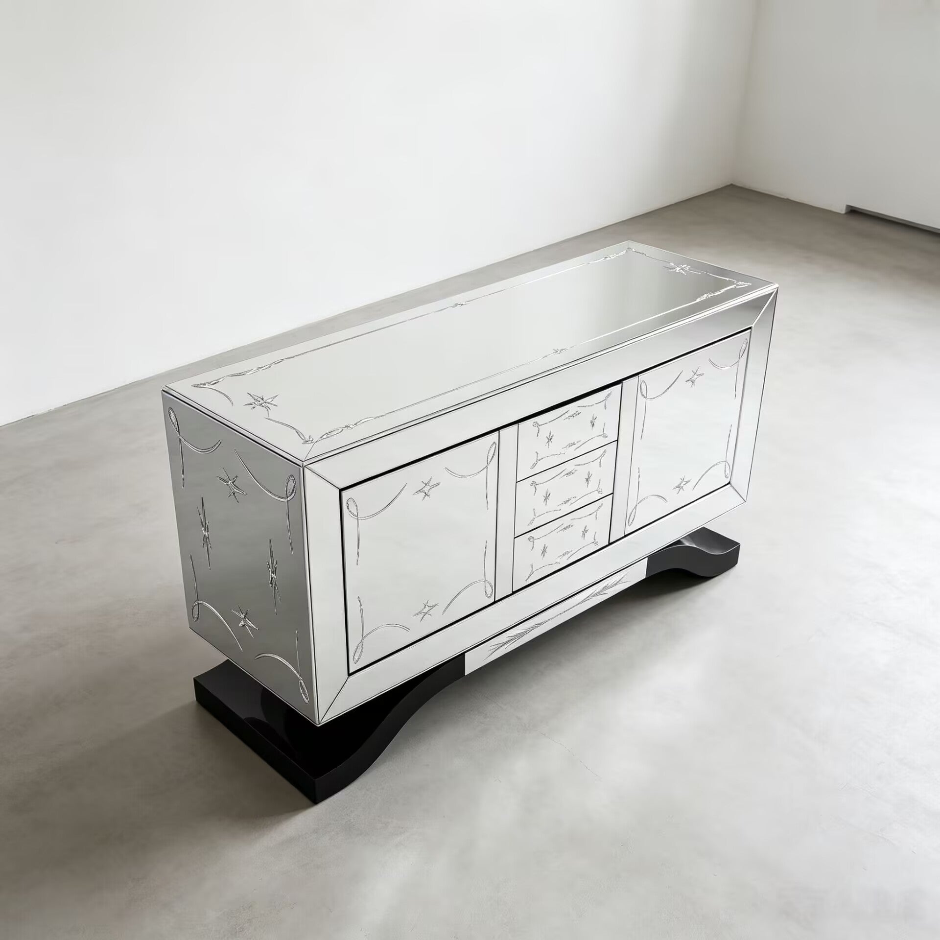 Metropolitan Villa Living Room Art Solid Wood Carving Sideboard