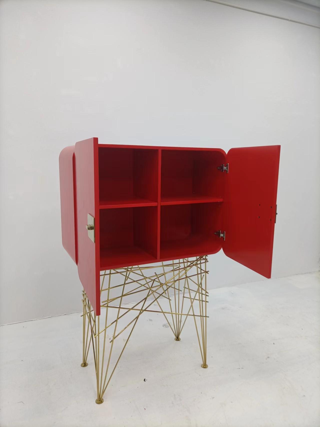 Mai Tai Upscale Creativity Stainless Steel Solid Wood Wine Cabinet