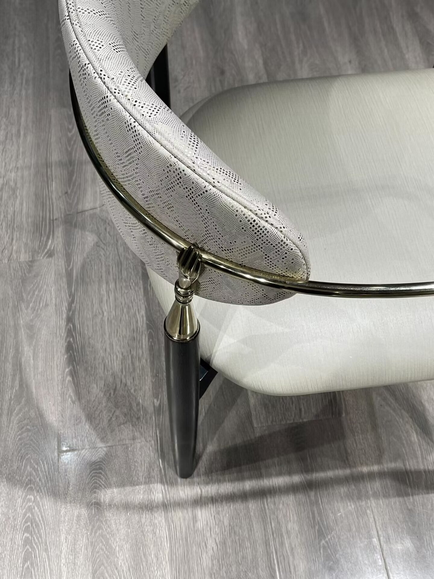 Nahéma High-End Solid Wood Luxurious Fabric Dining Chair