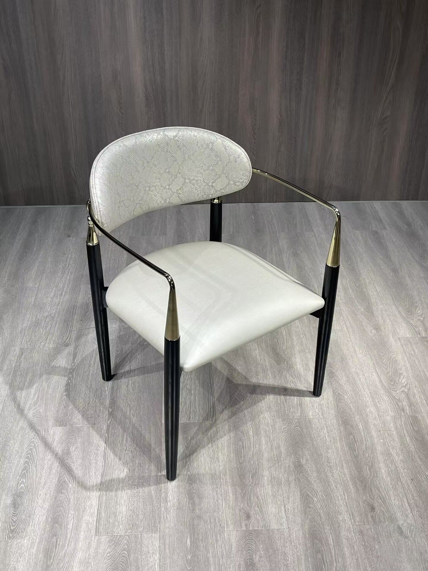 Nahéma High-End Solid Wood Luxurious Fabric Dining Chair
