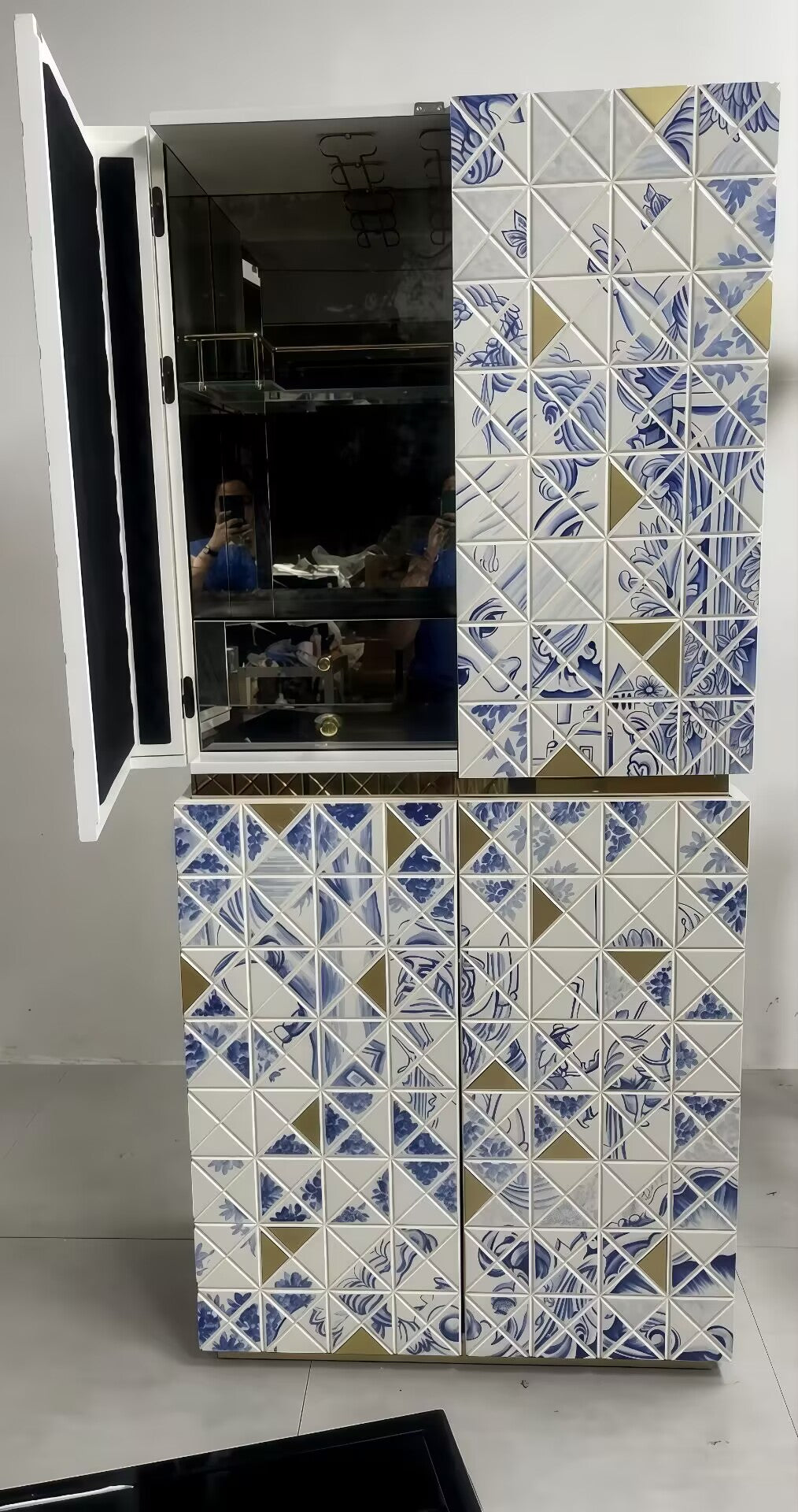 PIXEL II HERITAGE High-end solid wood painted wine cabinet