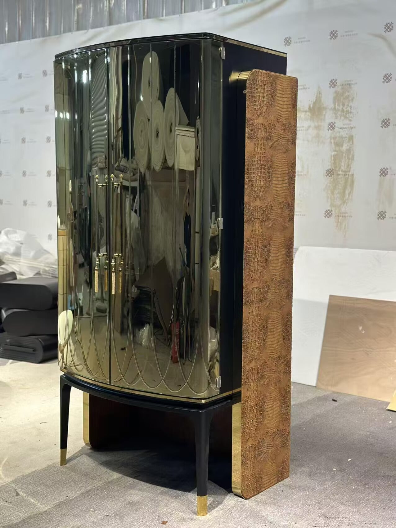 Palawan High End Creativity Minimalist Solid Wood Wine Cabinet
