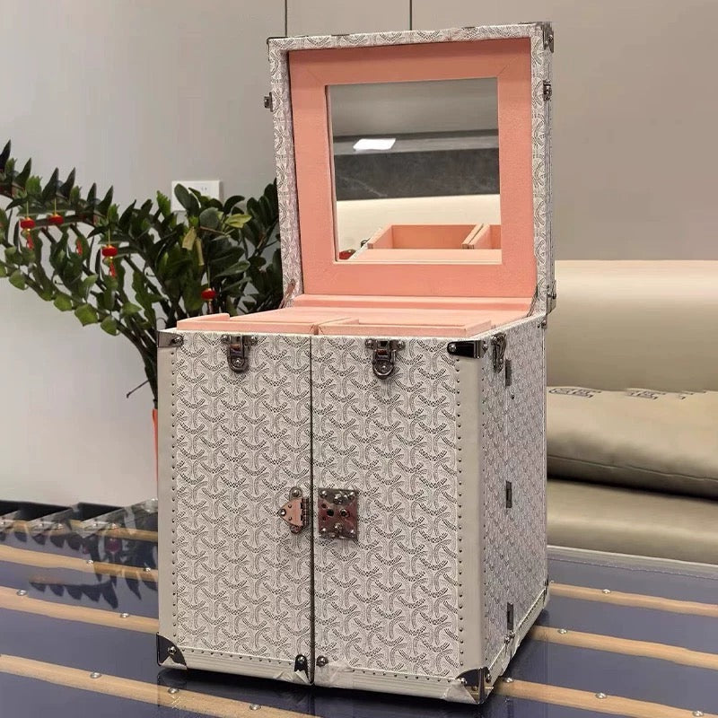 Pink girly jewelry cabinet with exquisite storage