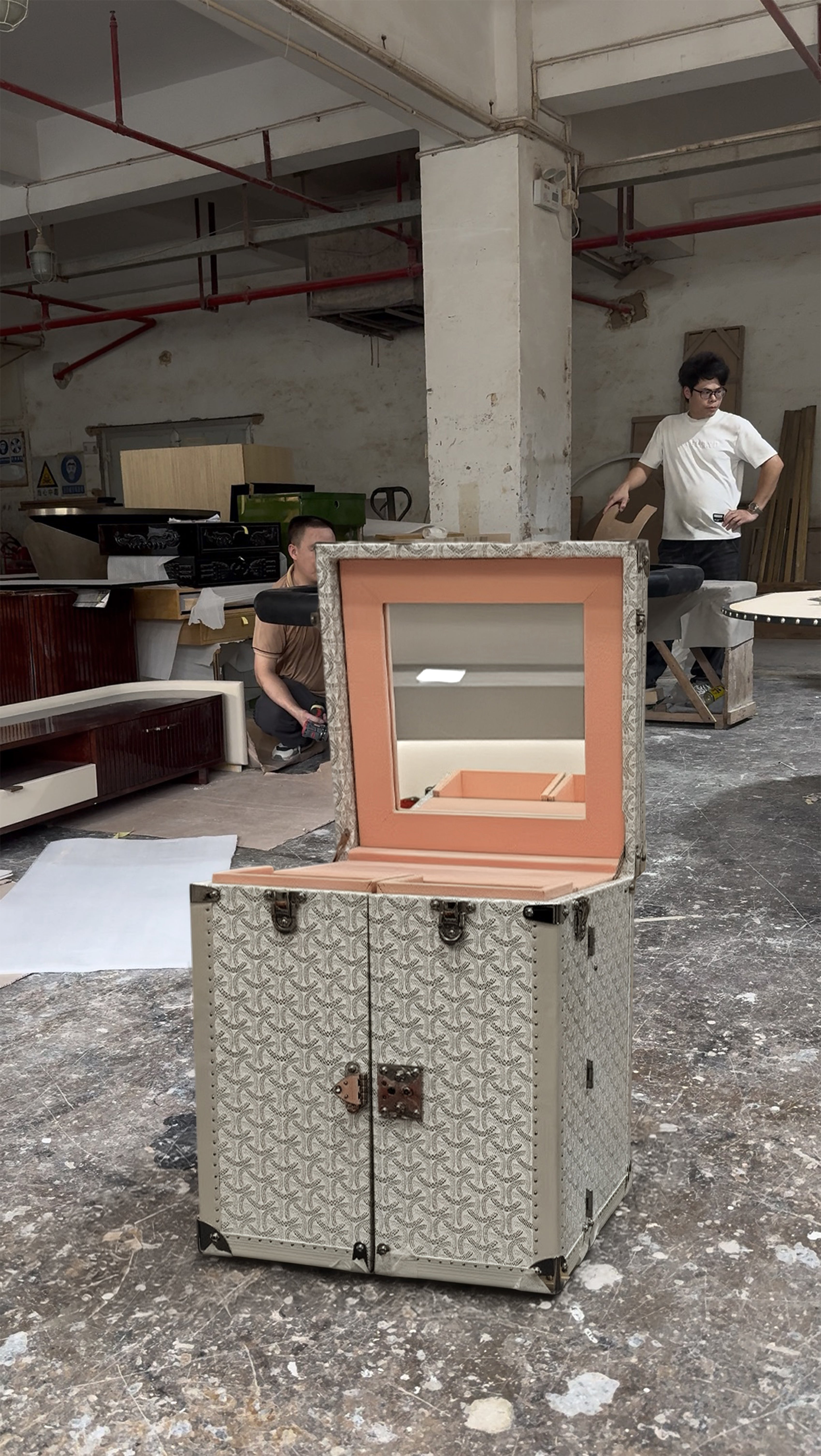 Pink girly jewelry cabinet with exquisite storage