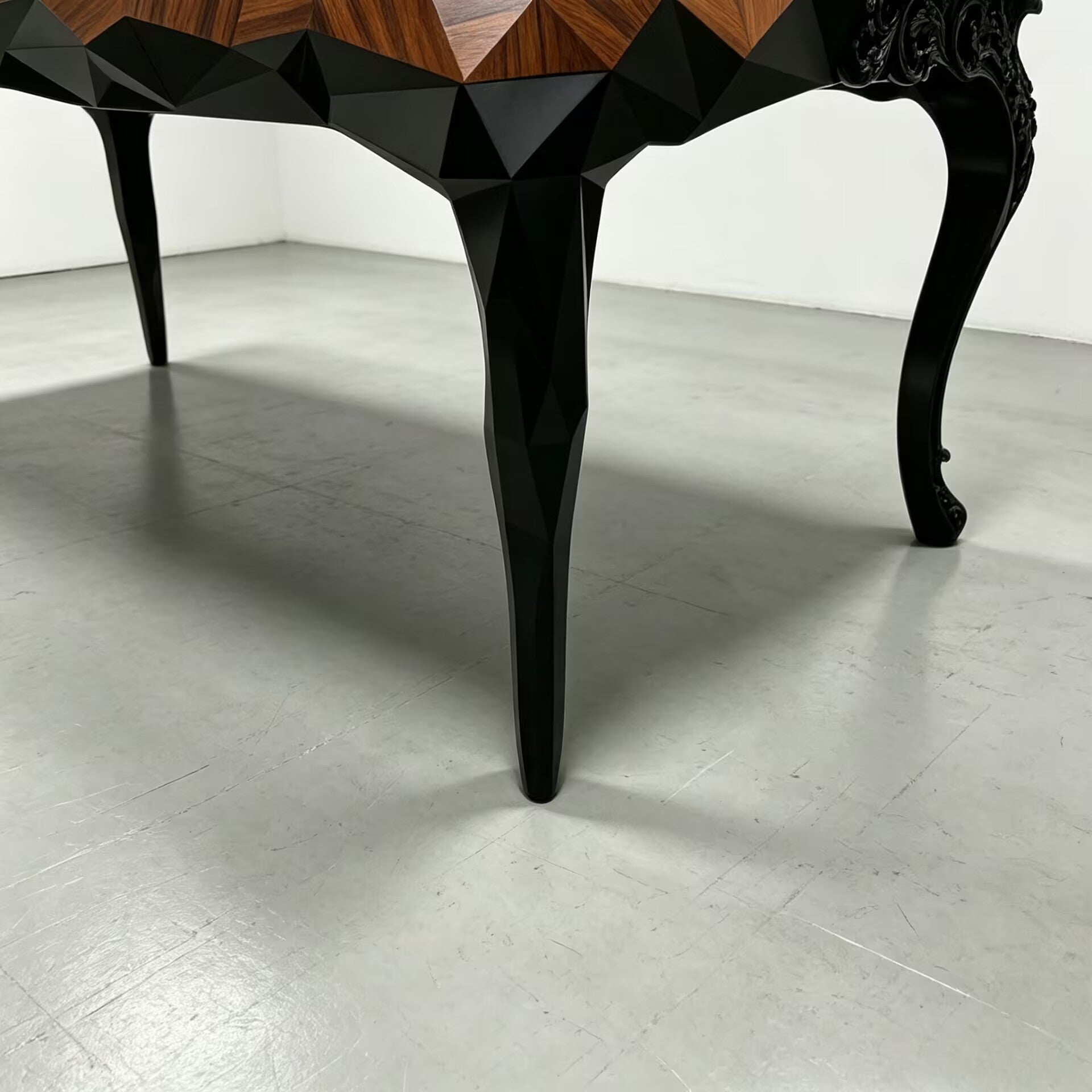 Royal Minimalist Solid Wood Customize Engraving Dining Table