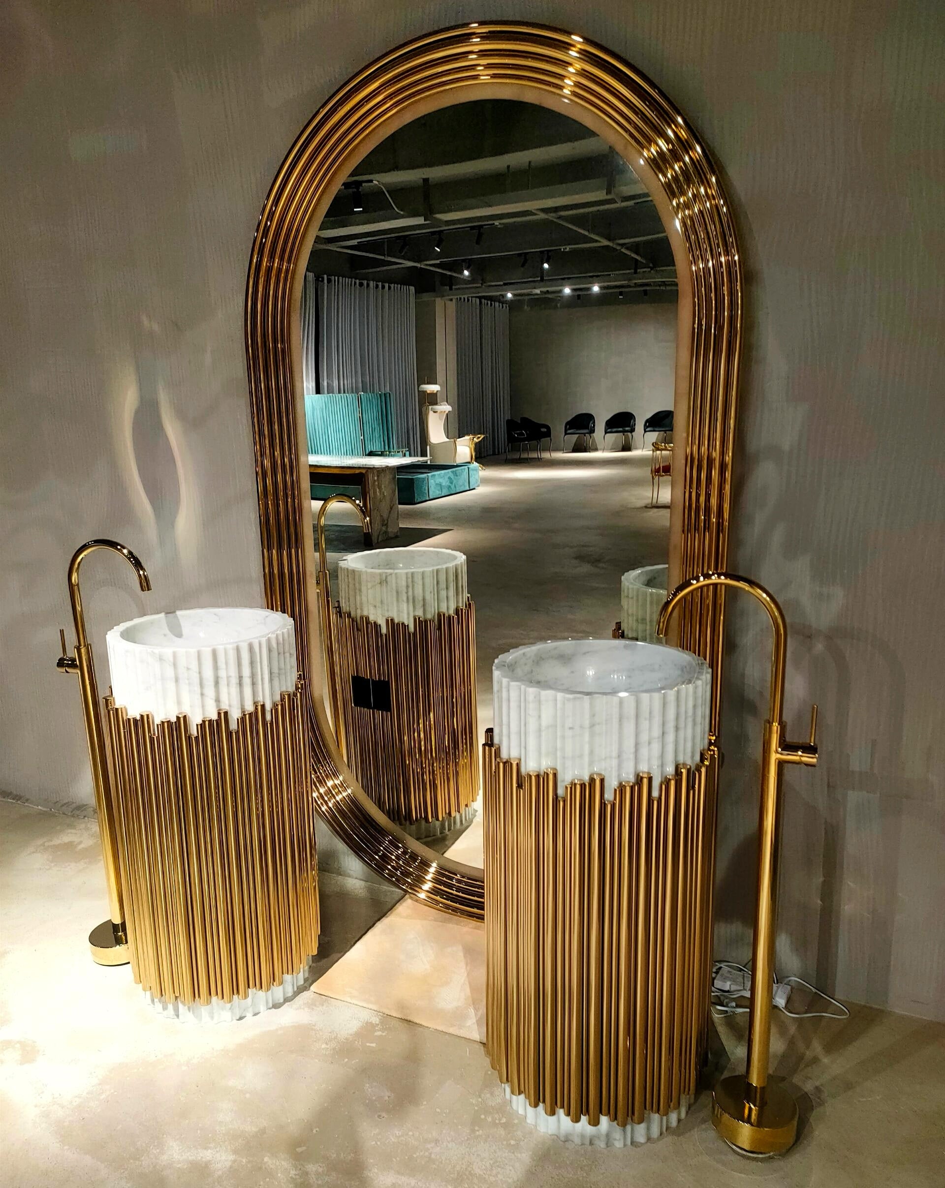 SYMPHONY FREESTANDING Metal Washbasin