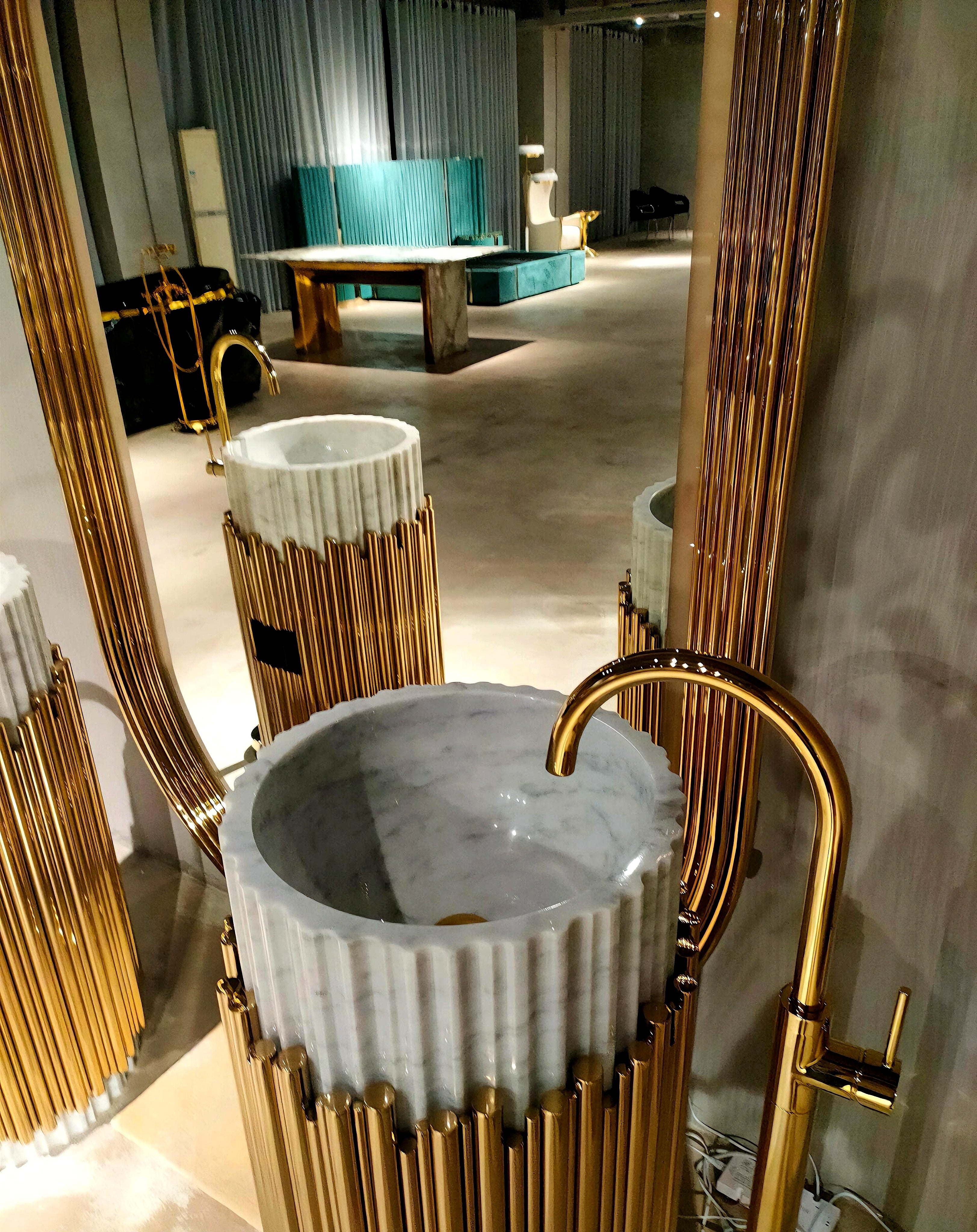 SYMPHONY FREESTANDING Metal Washbasin