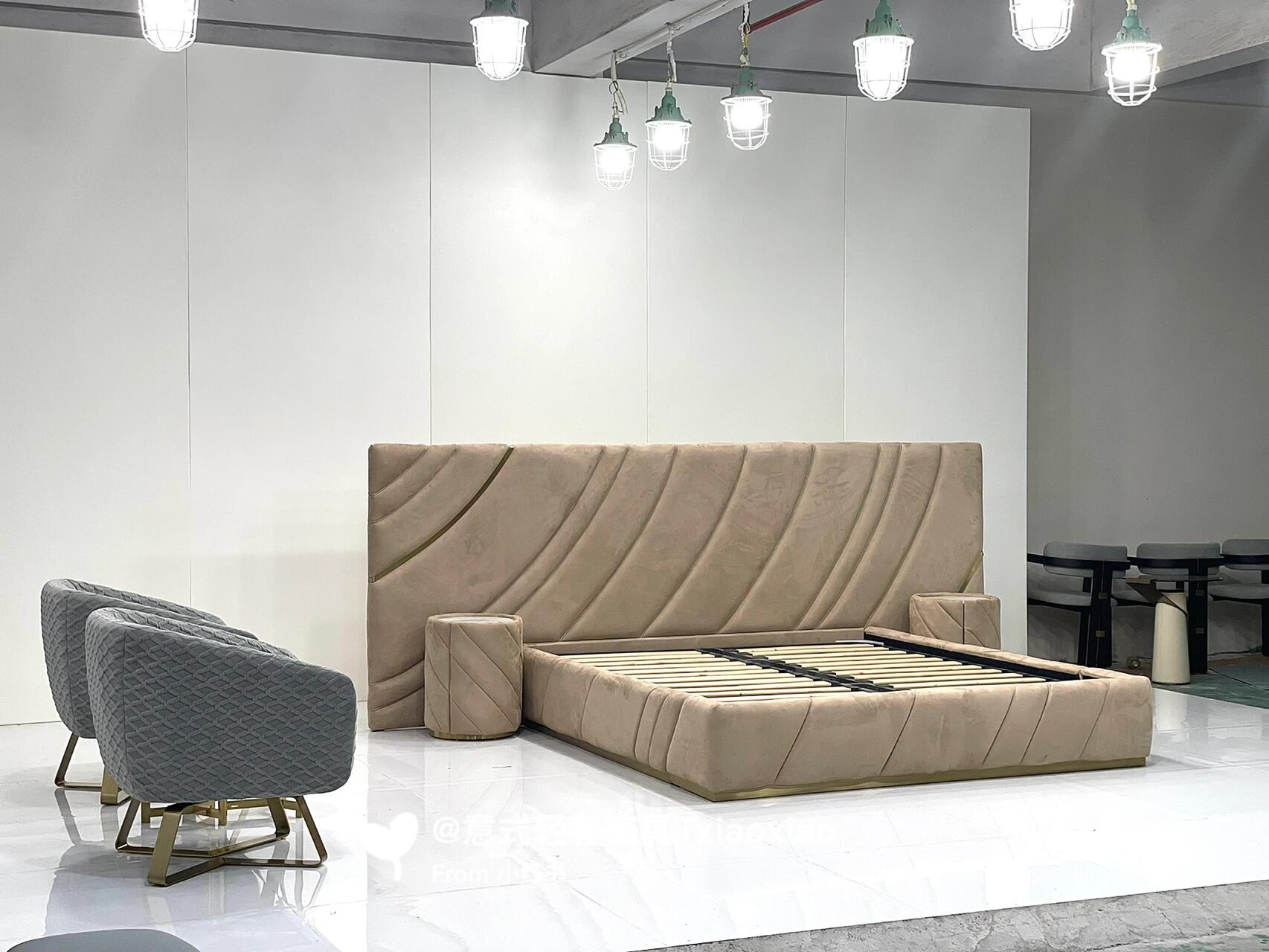 Ultrasound Modern Luxury Minimalist Leather Wide Screen Bed