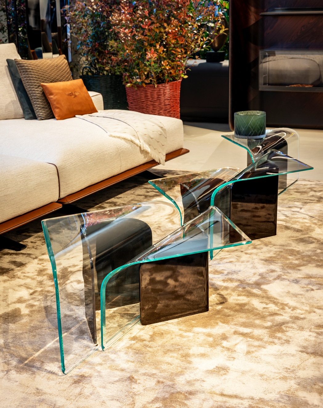 Verve Living Room High-End Creativity Metal Curved Surface Glass Coffee Table