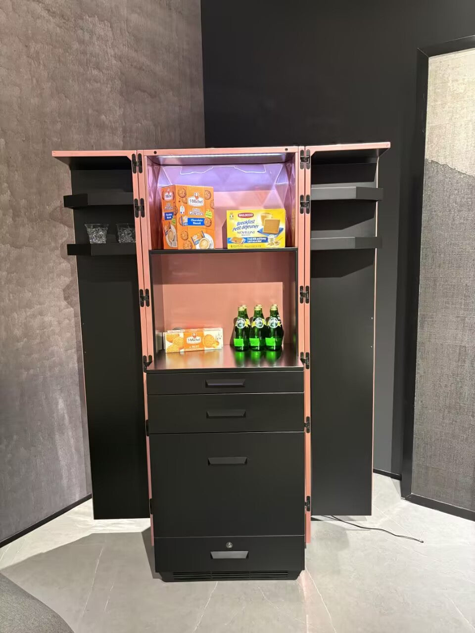 Unique Creativity Designer High-End Solid Wood Wine Cabinet
