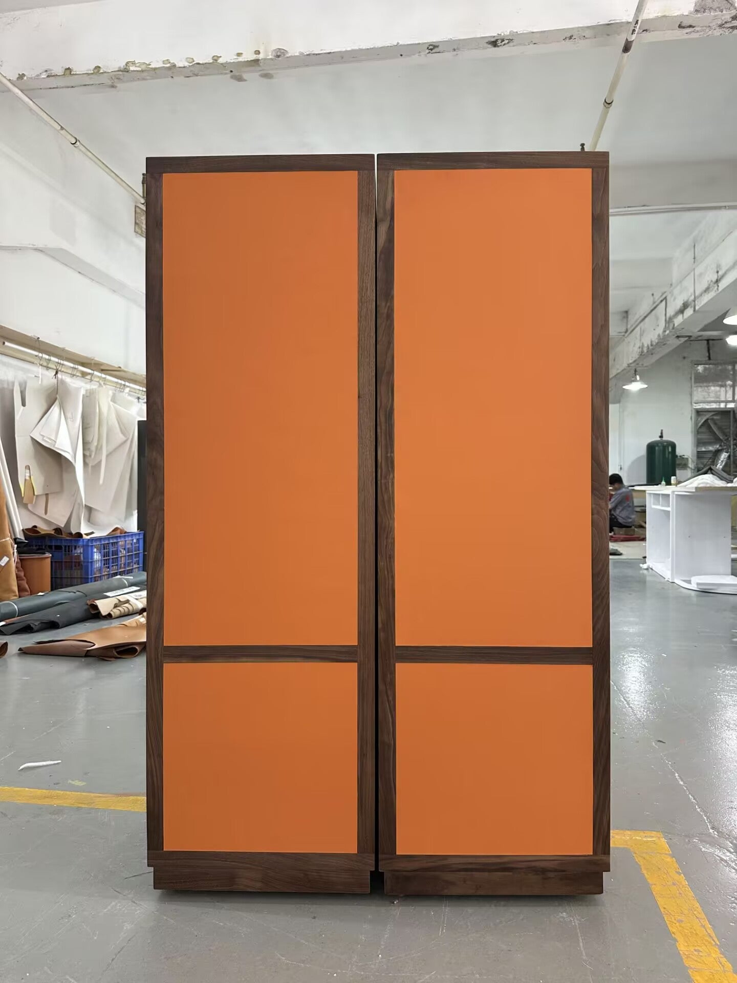 Modern Minimalism Solid Wood Saddle Leather Customize Wine Cabinet
