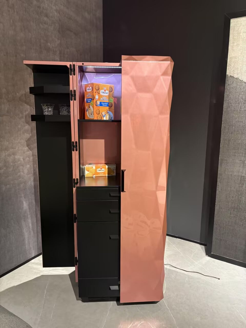 Unique Creativity Designer High-End Solid Wood Wine Cabinet