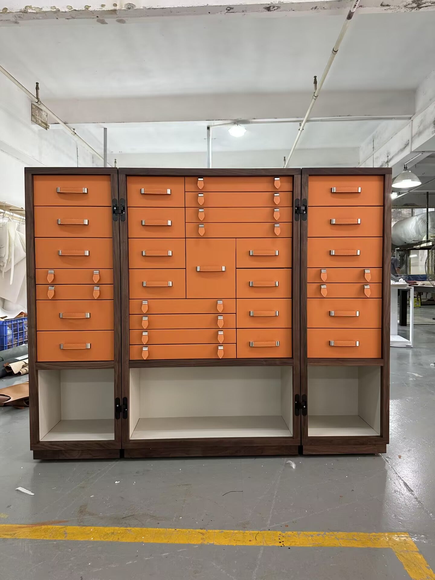 Modern Minimalism Solid Wood Saddle Leather Customize Wine Cabinet