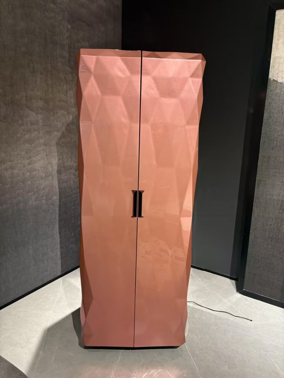 Unique Creativity Designer High-End Solid Wood Wine Cabinet
