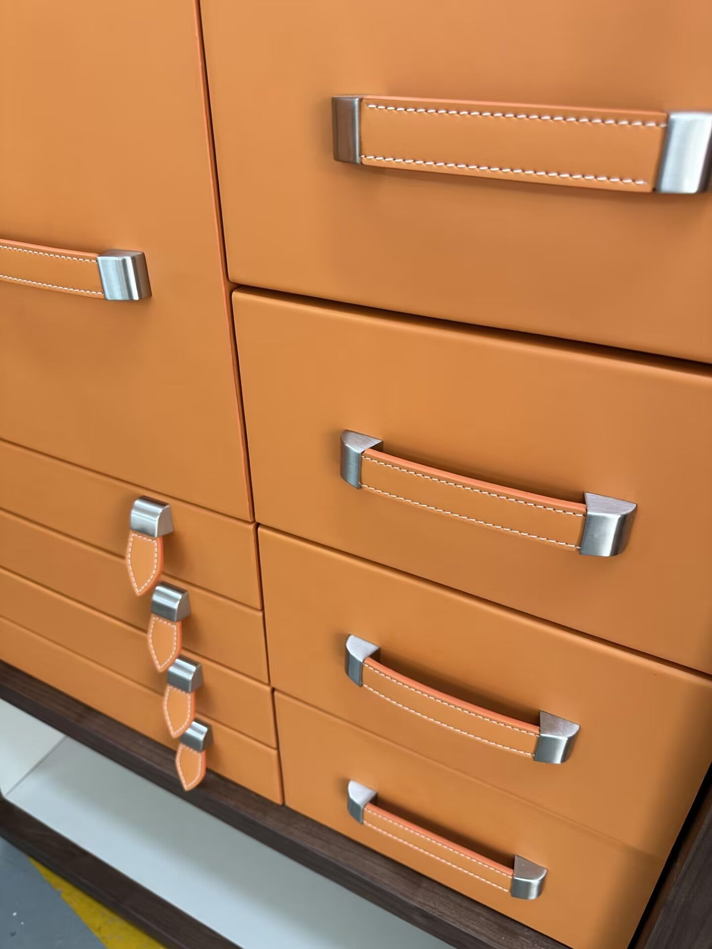 Modern Minimalism Solid Wood Saddle Leather Customize Wine Cabinet