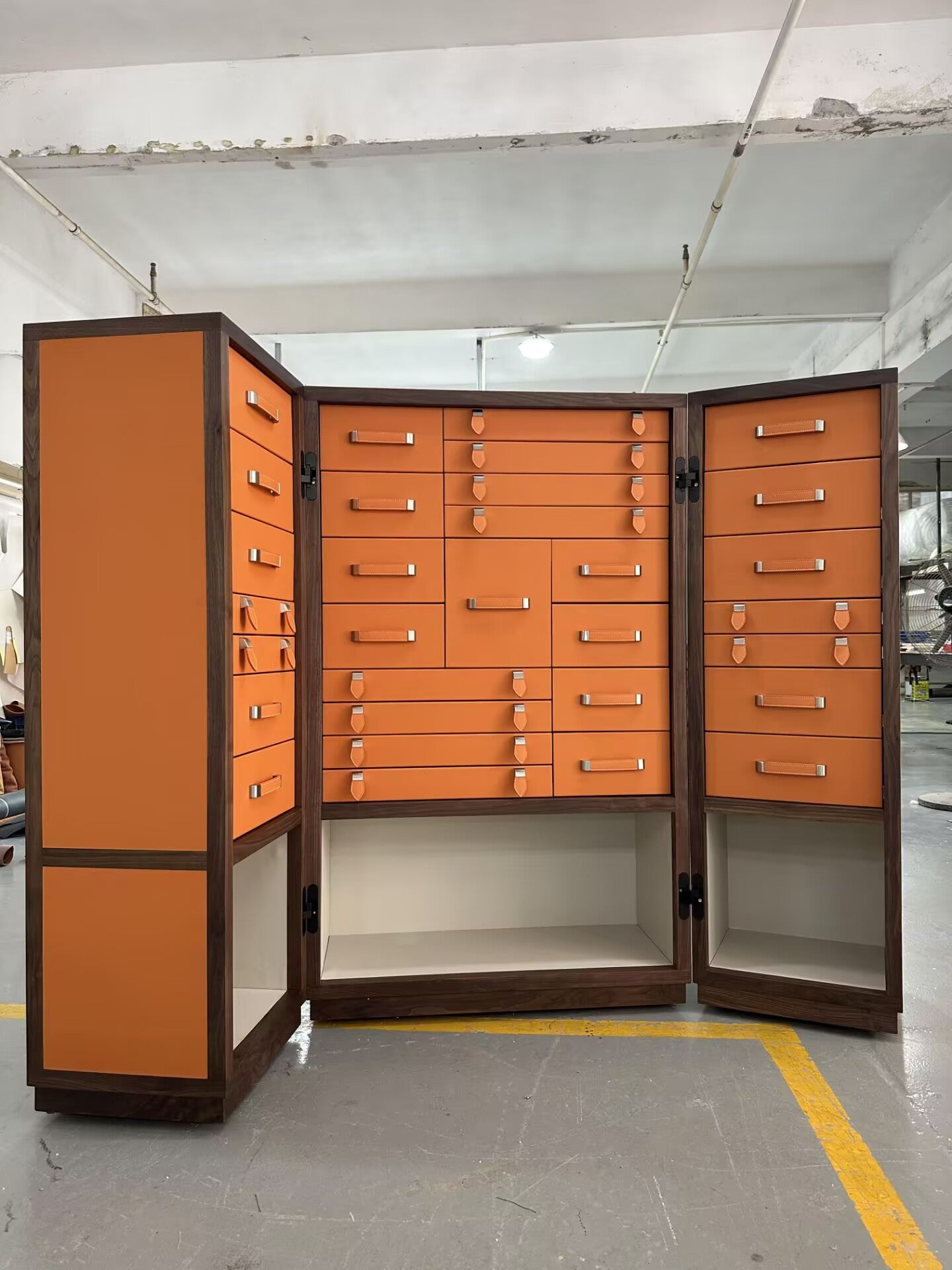 Modern Minimalism Solid Wood Saddle Leather Customize Wine Cabinet