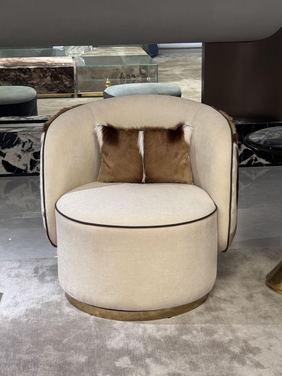 Annabelle Modern Luxurious Unique Creative Rotatable Sofa Chair