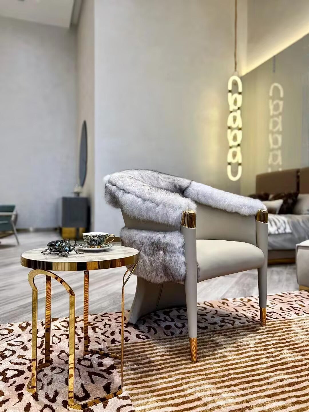 Minimalist Unique Creativity Leather Living Room Plush Armchair