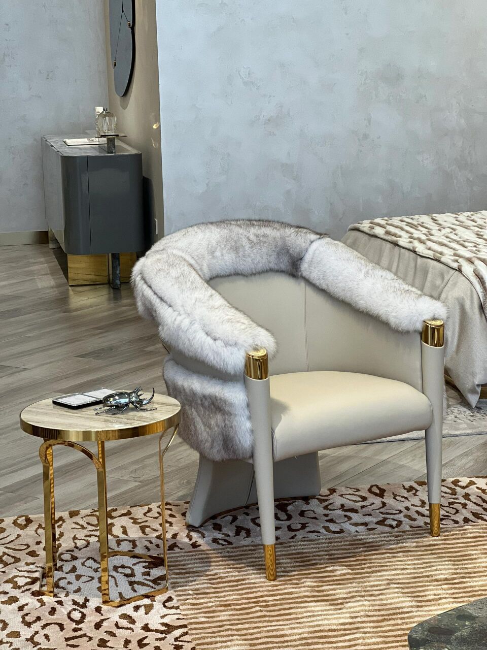 Minimalist Unique Creativity Leather Living Room Plush Armchair