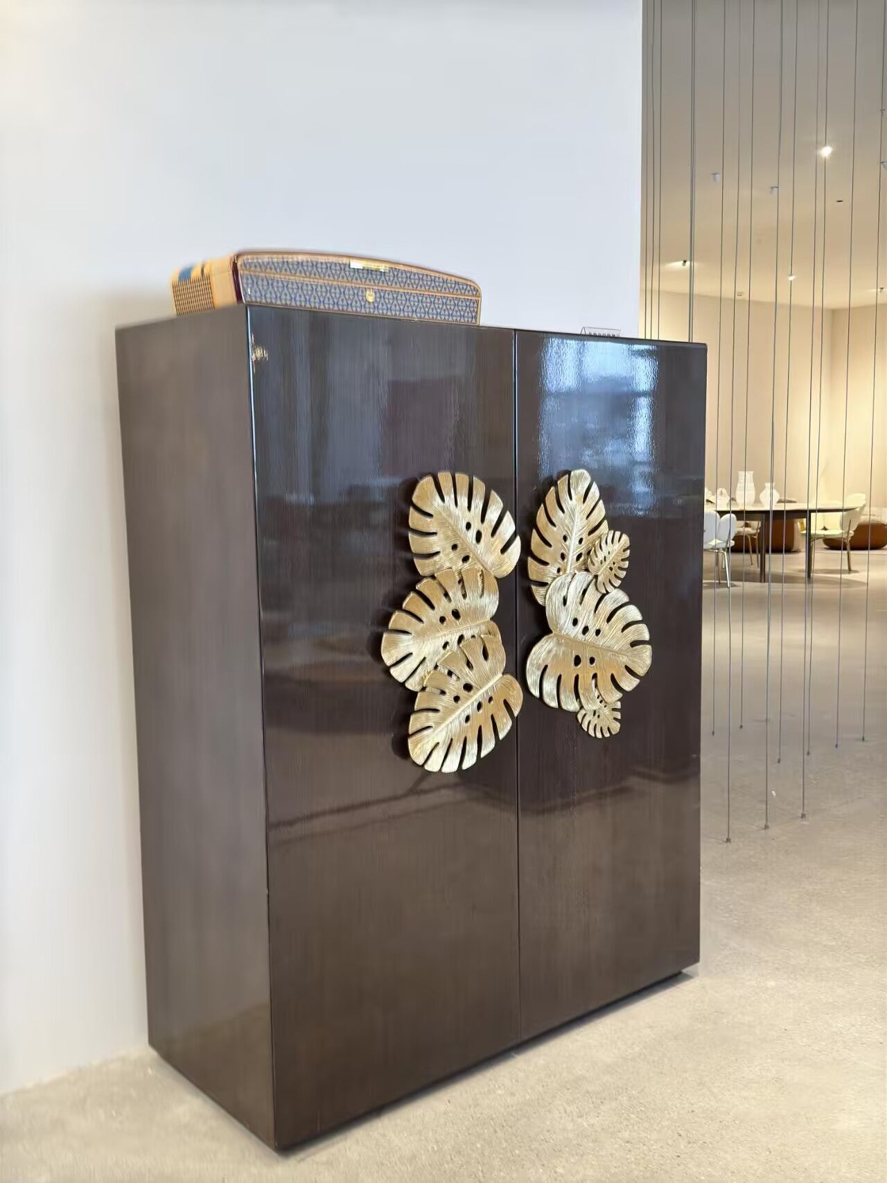 Azingo Metal Creative Luxurious Minimalist Solid Wood Wine Cabinet