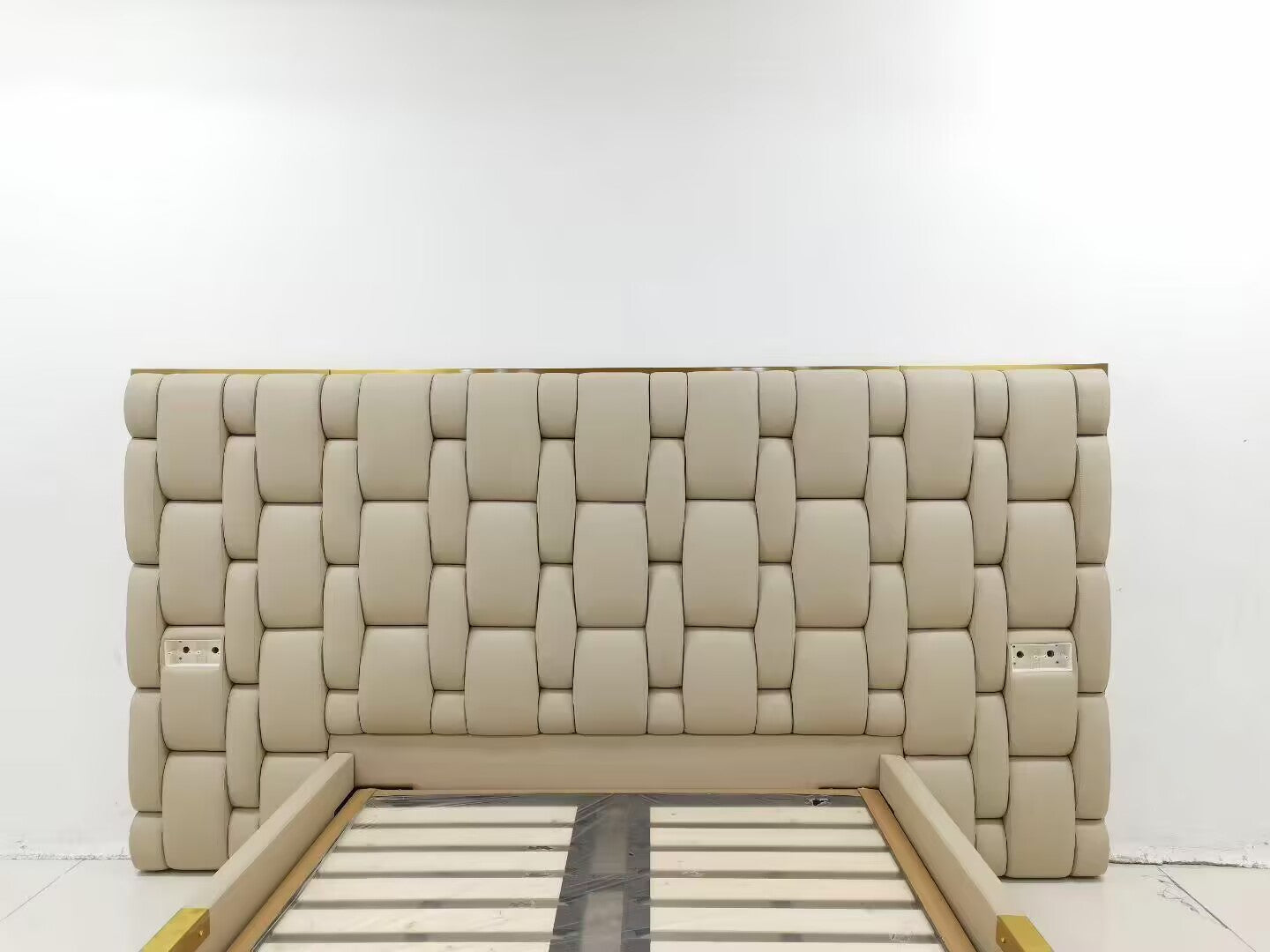 Luxurious Master Bedroom Genuine Leather Widescreen Bed