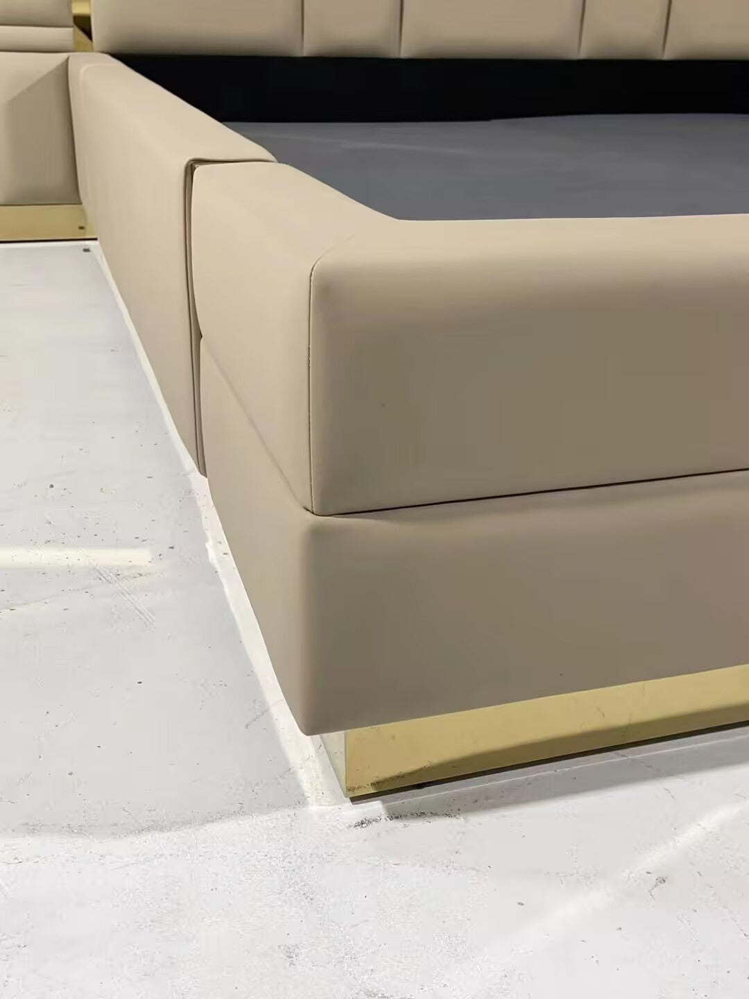 Beloved Art Italian Luxurious Genuine Leather Commission Double Bed