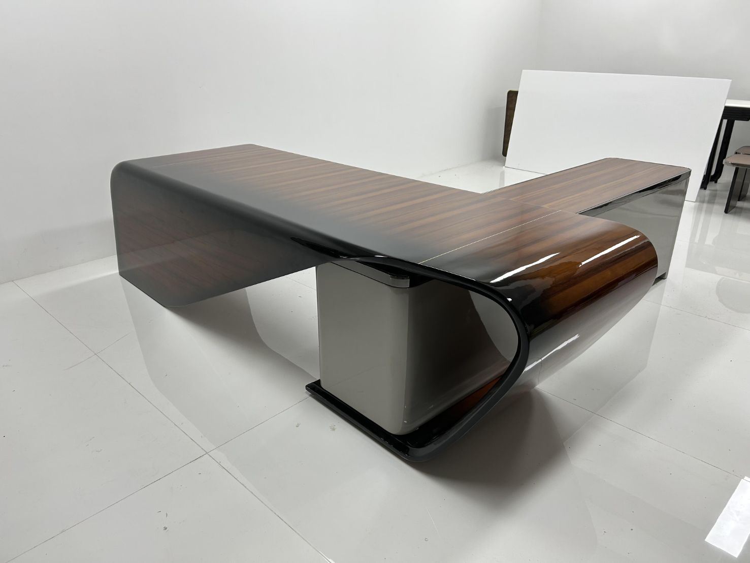 Bentley Luxurious Designer Creativity Solid Wood Lacquer Desk
