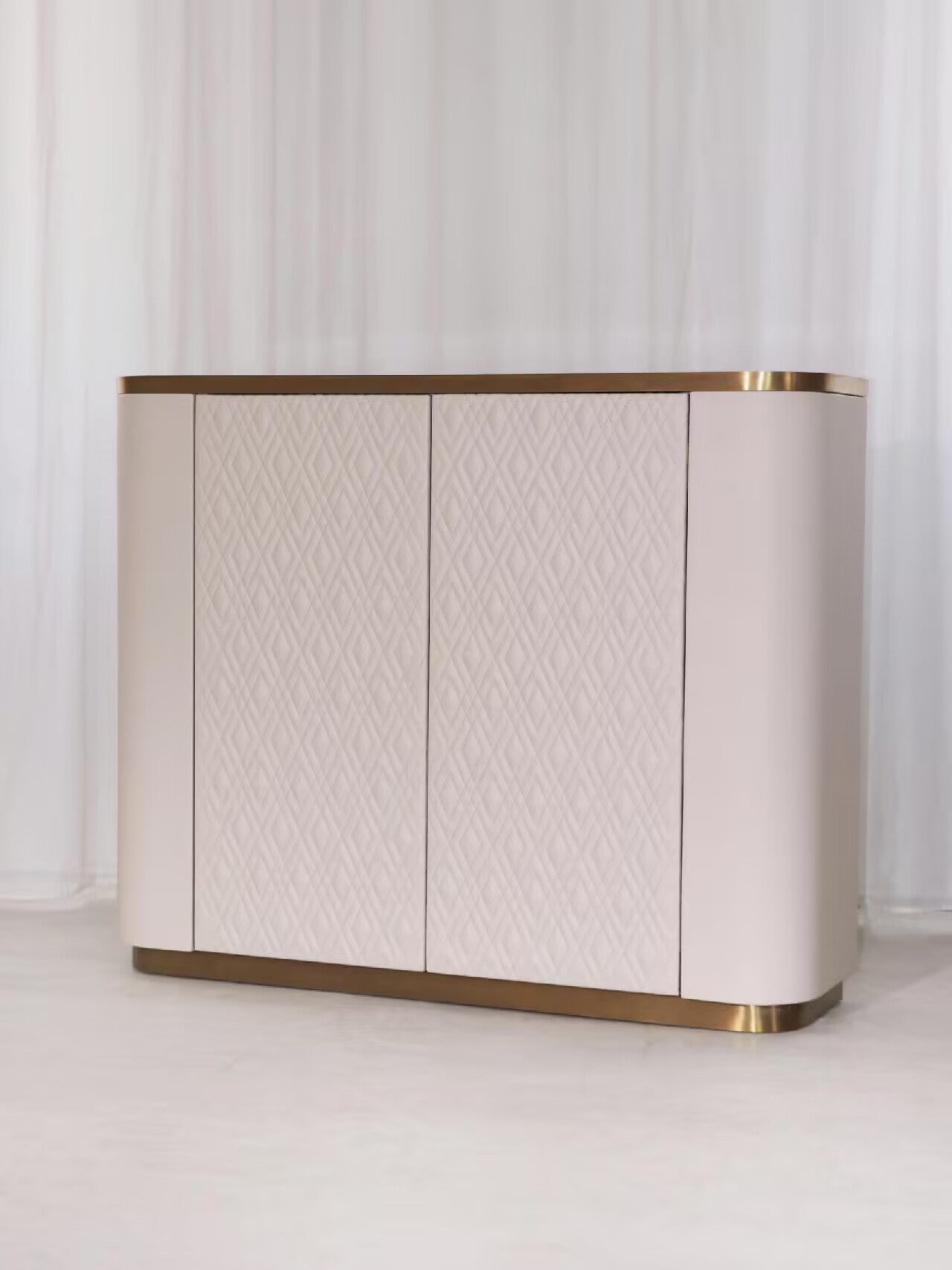Beverly Italian Designer Upscale Solid Wood Customize Wine Cabinet