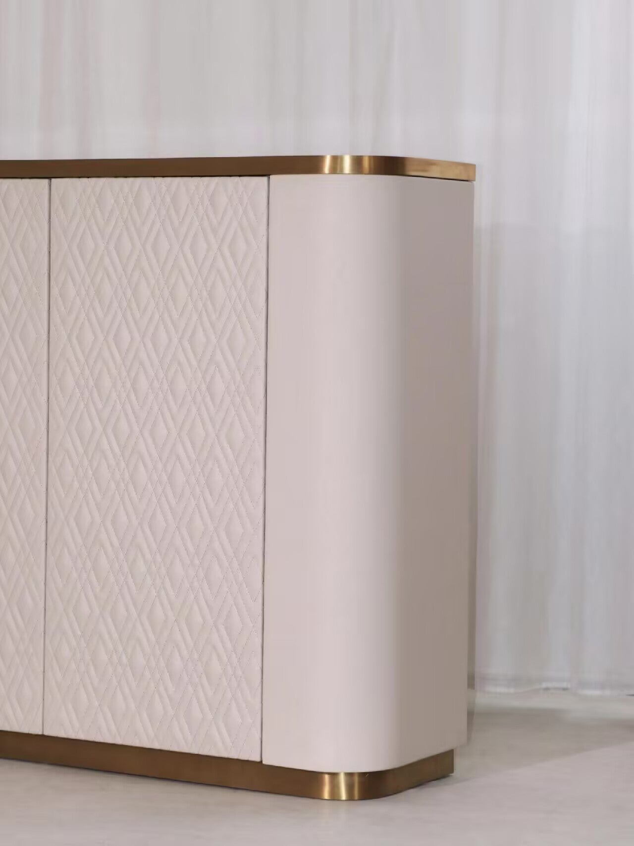 Beverly Italian Designer Upscale Solid Wood Customize Wine Cabinet