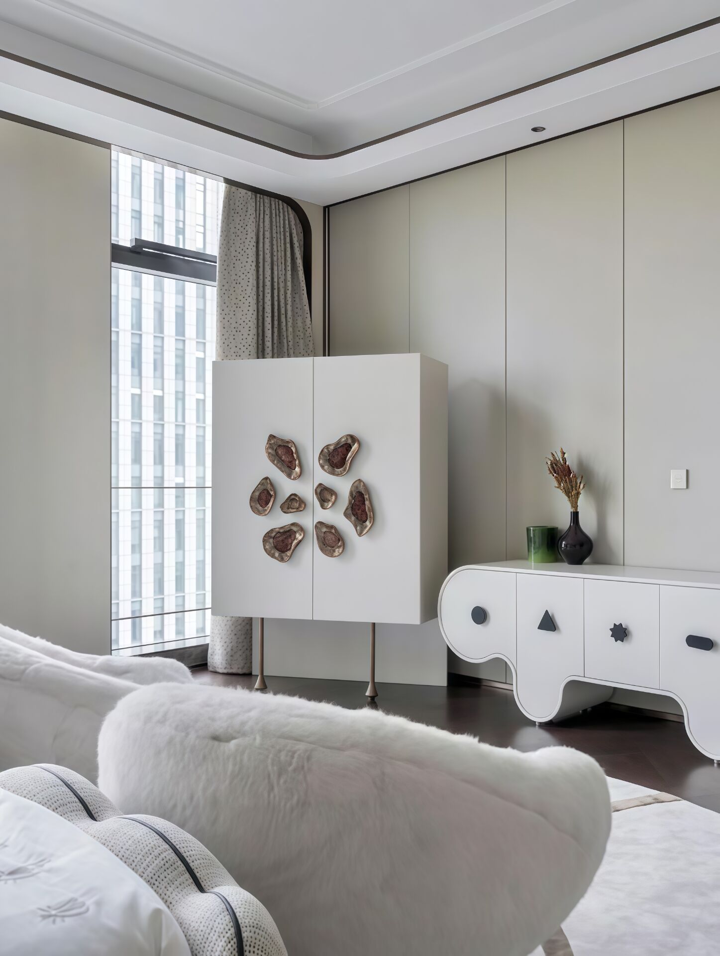 Crescent Modern Luxury Solid Wood Artistic Brass Wine Cabinet