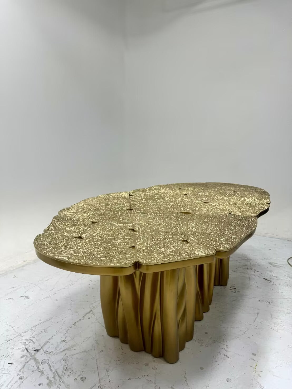 Luxurious Creativity Solid Wood Irregular Etching Brass Dining Table
