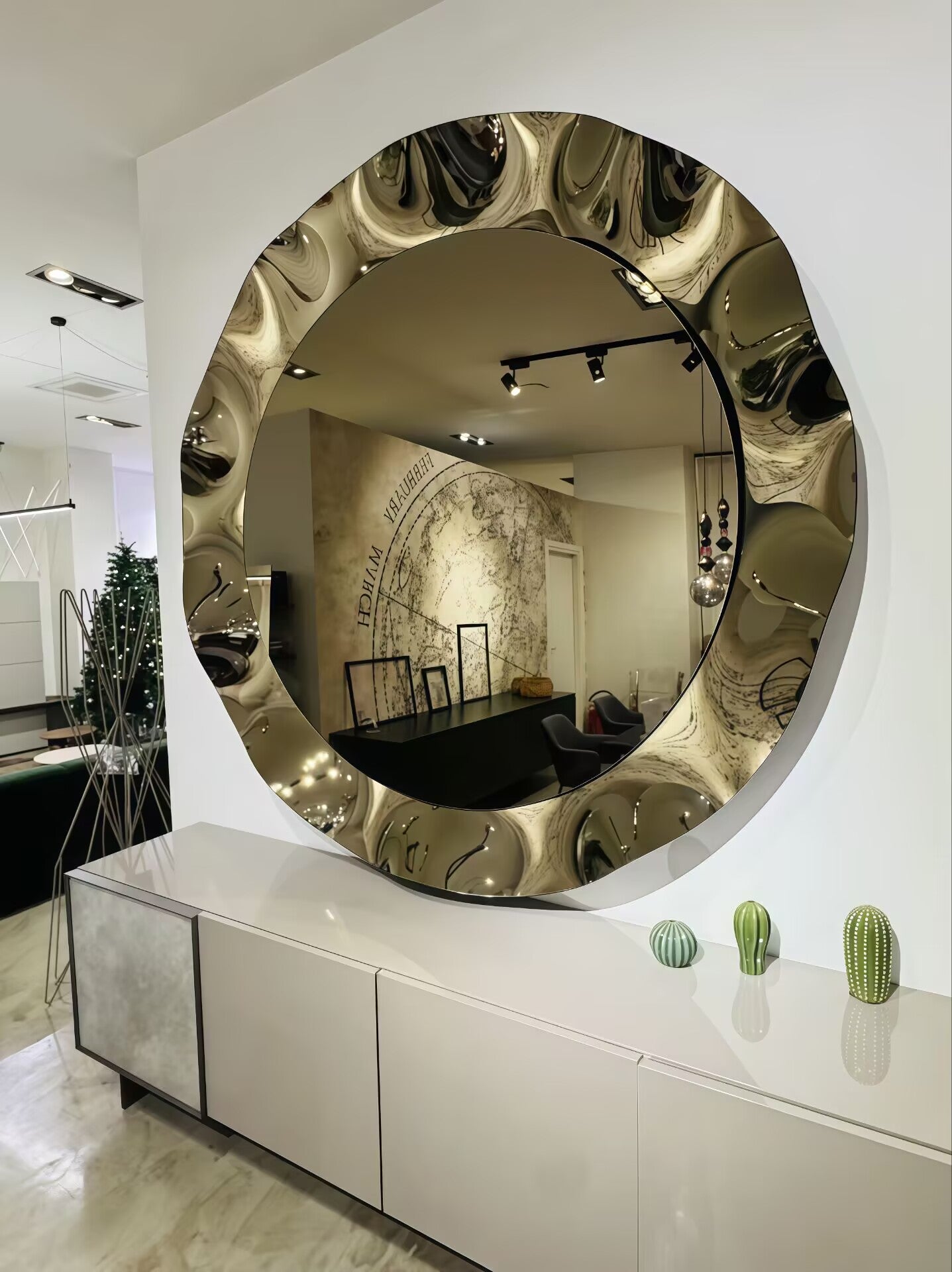 Dorian Luxurious High-End Creativity Irregular Metal Decorative Mirror