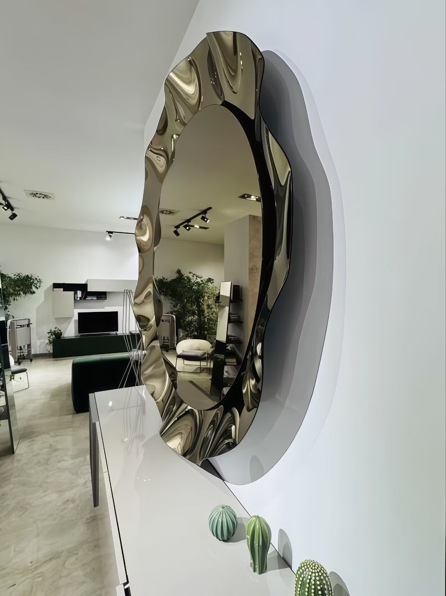 Dorian Luxurious High-End Creativity Irregular Metal Decorative Mirror