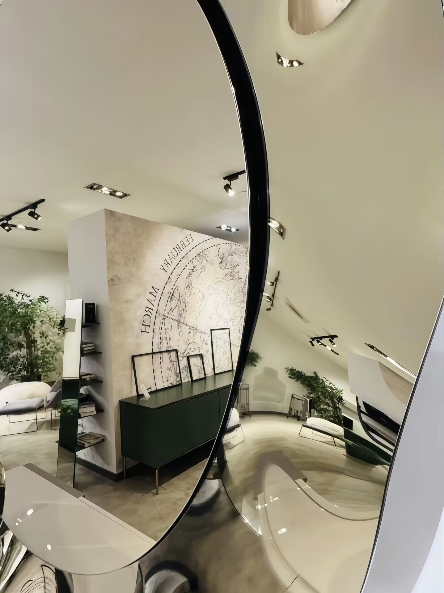 Dorian Luxurious High-End Creativity Irregular Metal Decorative Mirror